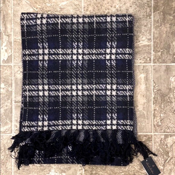 Brooks Brothers Accessories - Brooks Brothers//Long Wool Scarf